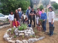 Im Rahmen des Gesundheitsprojektes wurde eine Kruterschnecke fr den Stadtteil erbaut und bepflanzt